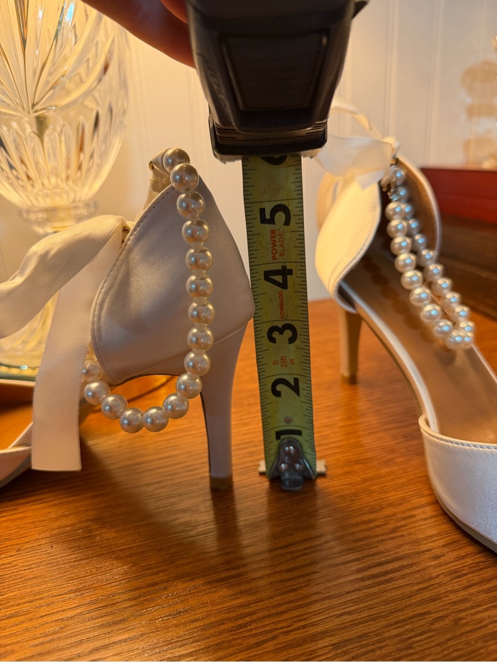 White Satin Pearl Bow Bridal Heels Wedding Shoes EU 37 Pointed Toe - Picture 6 of 9